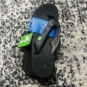 NWT yoga mat Sanuk flip flops